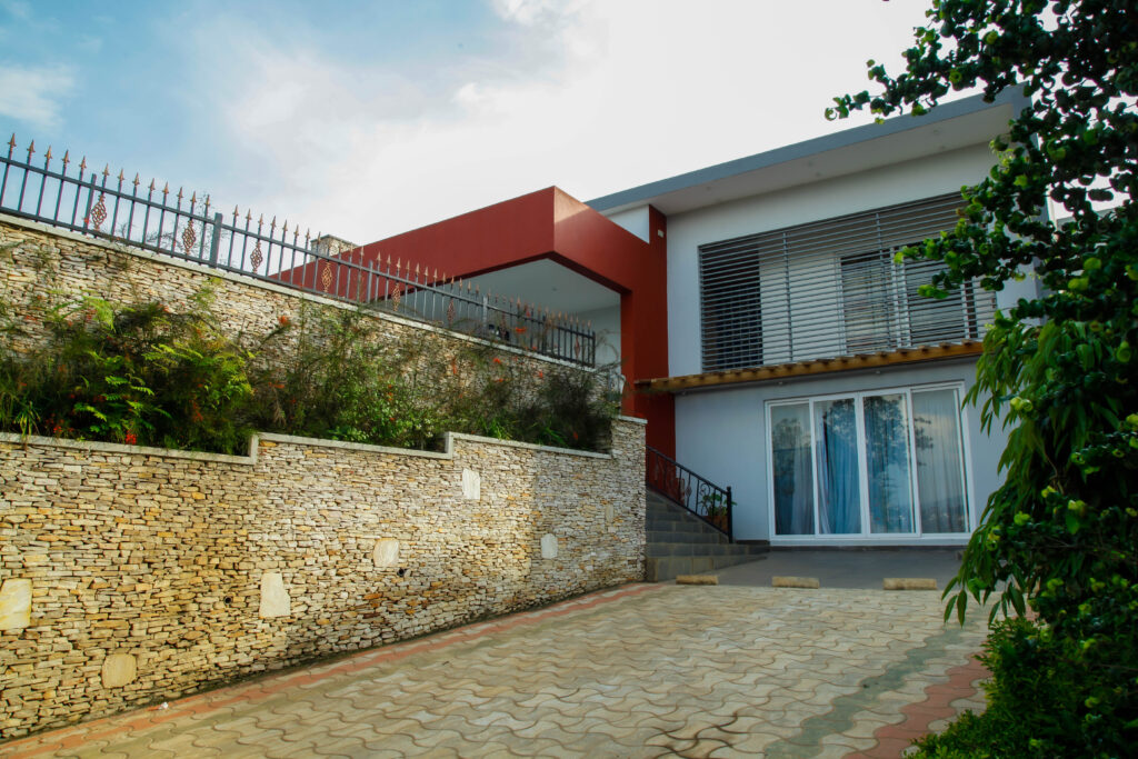 fdg_africa's tweet photo. #tuesdayreality !
It is possible! Every design we make can come to life. This is a modern residential home designed and built by #FDGAfrica along the slope.
Followπ
#architecture #construction #render #design #designthinking #home #RwOT #Kigali #Rwanda https://t.co/30sNAIrvRZ