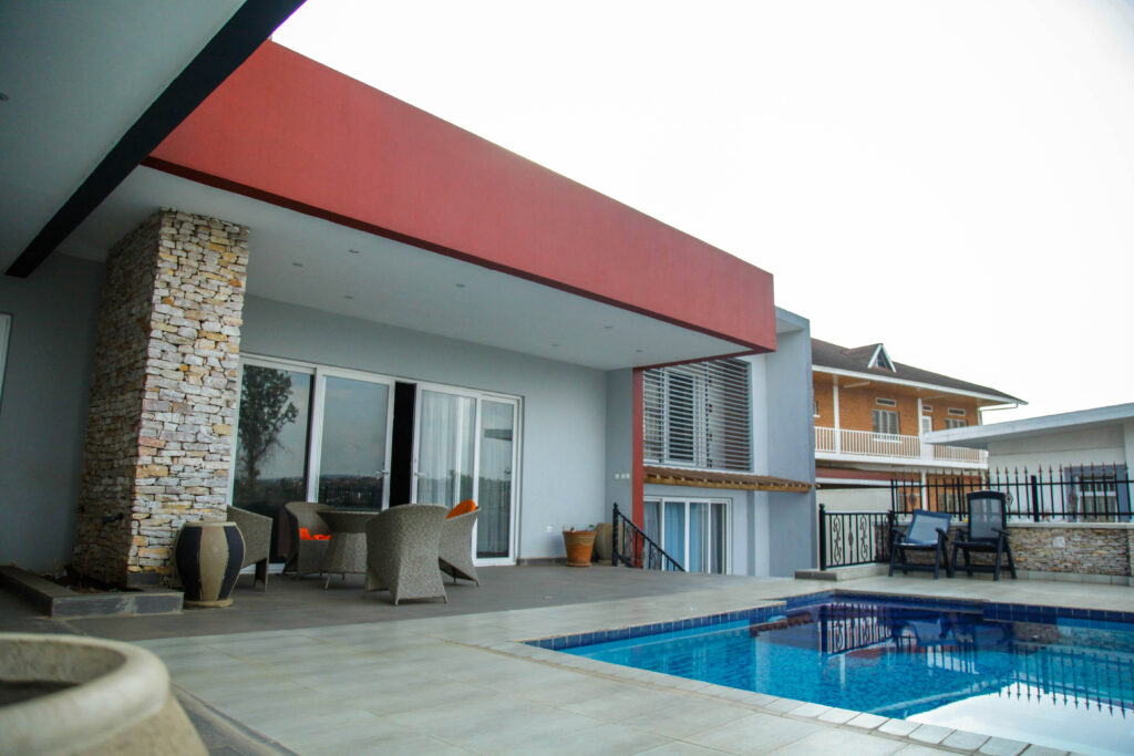 fdg_africa's tweet photo. #tuesdayreality !
It is possible! Every design we make can come to life. This is a modern residential home designed and built by #FDGAfrica along the slope.
Followπ
#architecture #construction #render #design #designthinking #home #RwOT #Kigali #Rwanda https://t.co/30sNAIrvRZ