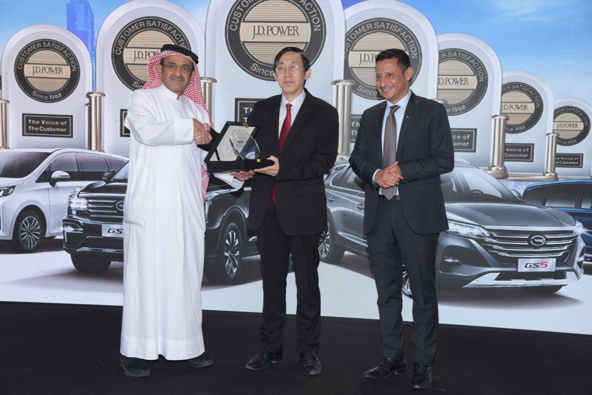 GACMOTORKWT's tweet photo. أطلقت جي ايه سي موتور المطوع والقاضي
أيقونات جي أيه سي GA6 &amp; GS4 في معارض��ا
بحضور الشيخ فهد نايف الأحمد الجابر الصباح والسيد شينج ينجرو المستشار الإقتصادي والتجاري بالسفارة الصينية بدولة الكويت وطاقم السفارة
والسيد عمر سليمان القاضي المدير التنفيذي بمجموعة المطوع والقاضي https://t.co/IxBXWRC9fr
