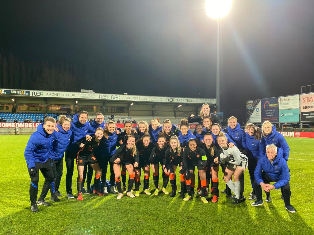 SHoogsteder's tweet photo. Dit was wel een hele speciale Interlandperiode! 🦁🔥 Winst op Portugal en België en 5 speelsters die tijdens de activiteit de kans kregen bij de OranjeLeeuwinnen. Trots om deze route af te leggen met deze geweldige groep speelsters en staf. Wat een niveau en wat een temperament! https://t.co/tDdmYsUTCf