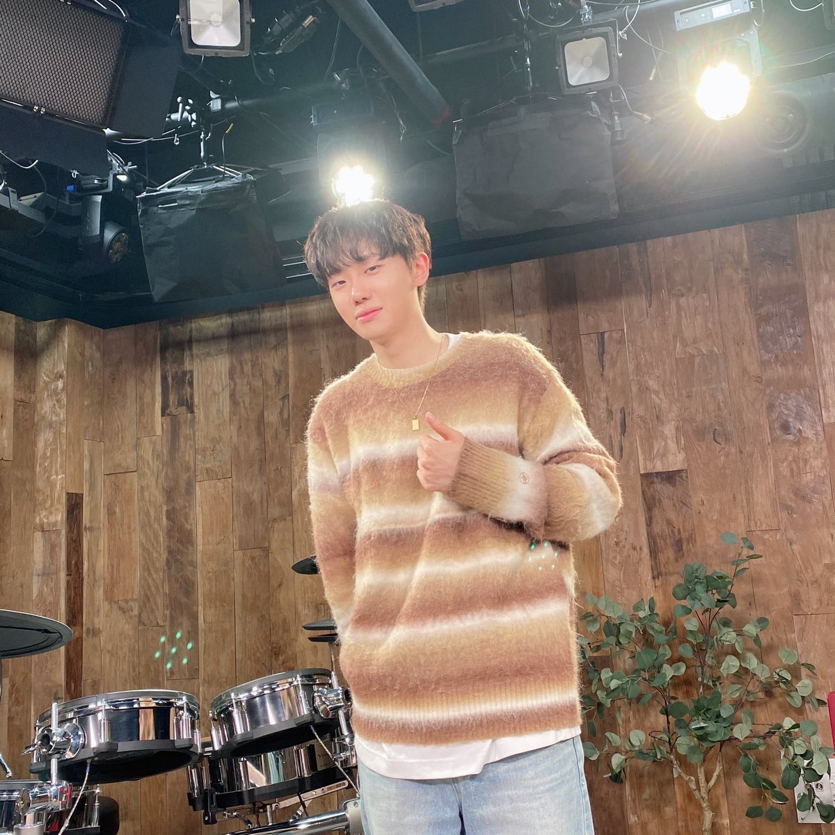 hahyunsang_twt's tweet photo. 2021.11.30 네이버 NOW. < 응수C네 >

#하현상 #Hahyunsang https://t.co/hkgvQ5NGYx