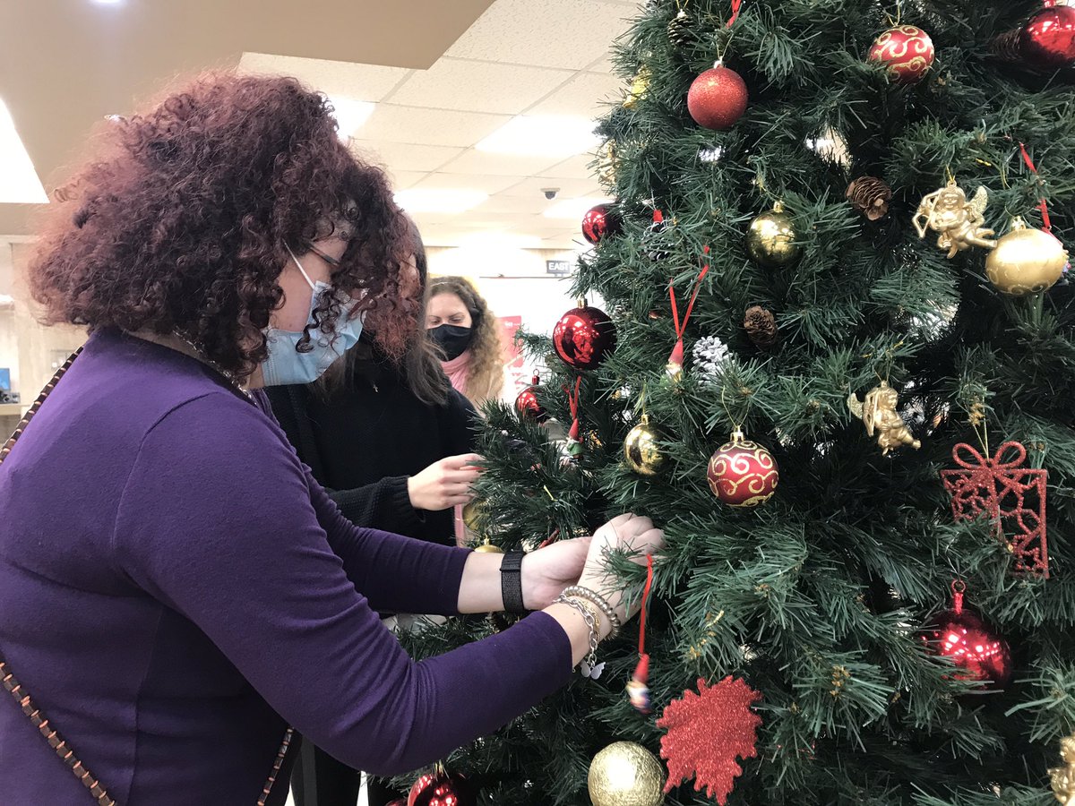 AUBLibraries's tweet photo. Christmas is here✨🎄at #JafetLibrary 😍 Students & Staff decorating the tree in the lobby!
Merry Christmas Everyone! https://t.co/nfjCXM2Voq