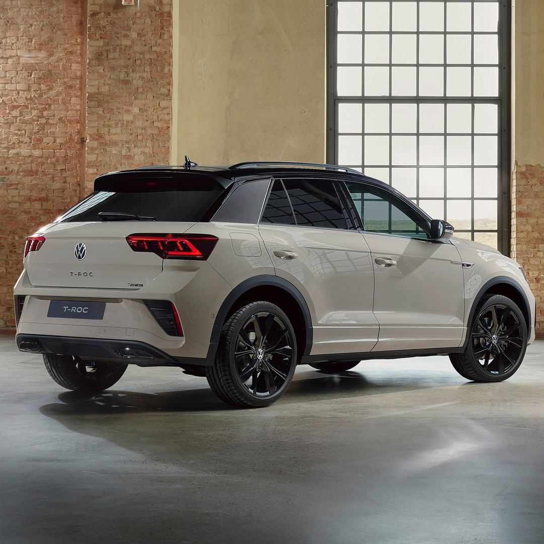Ardasa2000's tweet photo. 🆕 ¡Así es el Nuevo #VWTRoc! Diseño expresivo y tecnología innovadora.

✔️ Interior de alta calidad con panel de instrumentos de nuevo diseño.

📱 Equipado con tecnología de segmentos superiores.

💪 El #VWTRoc llegará con un motor de 300 CV.

📅 Llegarán en la primavera de 2022. https://t.co/3zPkQ1UTJo