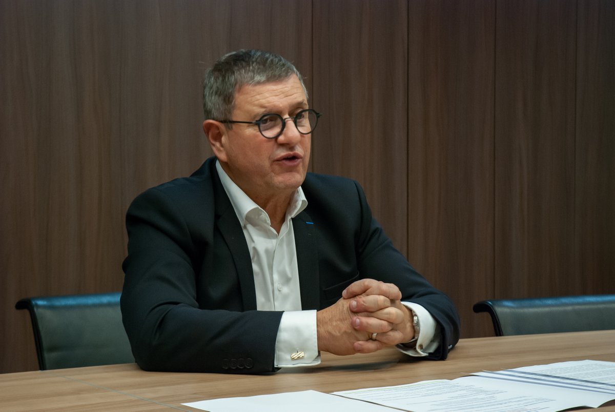 Michel Bossi, réélu président de la <a href="/CCI_du_Tarn/">CCI du Tarn</a> « Nous devons être présents sur tous les territoires ». Il détaille les 5 priorités pour l'économie tarnaise et défend l'autoroute Castres-Toulouse. A lire ici ⤵
cutt.ly/6T7pm4K

© Alexandre Renault / Le Tarn libre