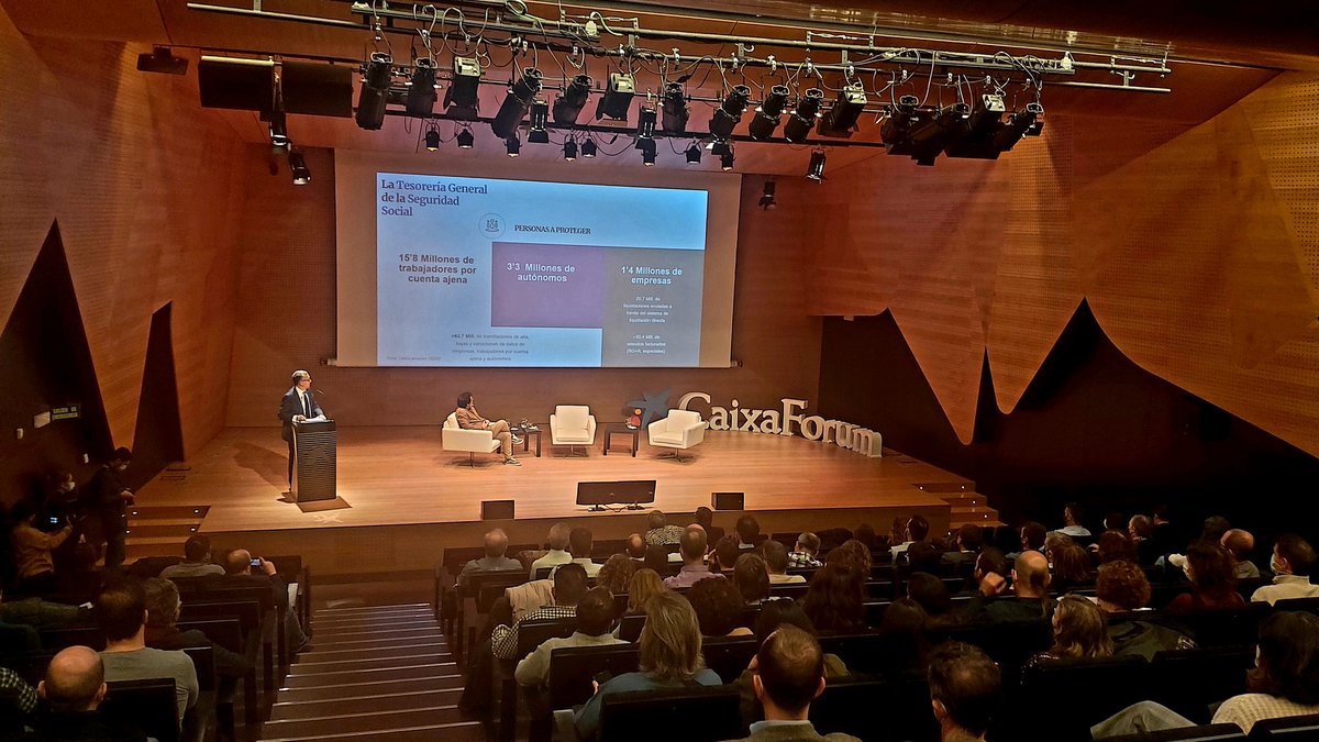 SDA_aragon's tweet photo. Andrés Harto, director de la Tesorería General de la Seguridad Social "en el sector público trabajamos por y para las personas"
#planSDA #laspersonashacenelcambio https://t.co/erenrS0PRc