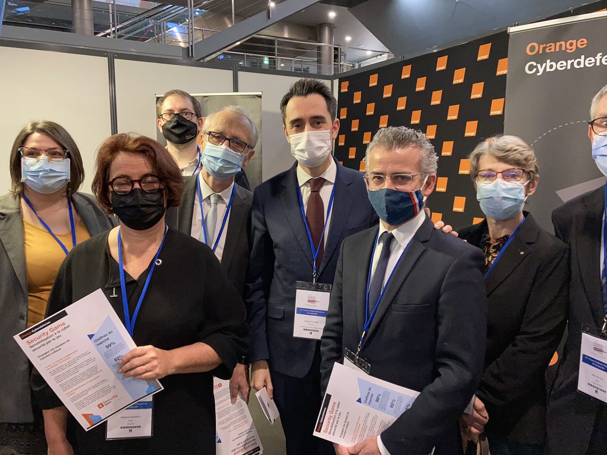 EtienneBordry's tweet photo. #Orange présent à l’AG #AMF37 sensibilisation à la #cybersecurite par le jeu pour les élus #SecurityGame @OrangeCyberFR @JacobsPierre @OrangeCVL @nicolas3741 https://t.co/qQTLk8WXPW
