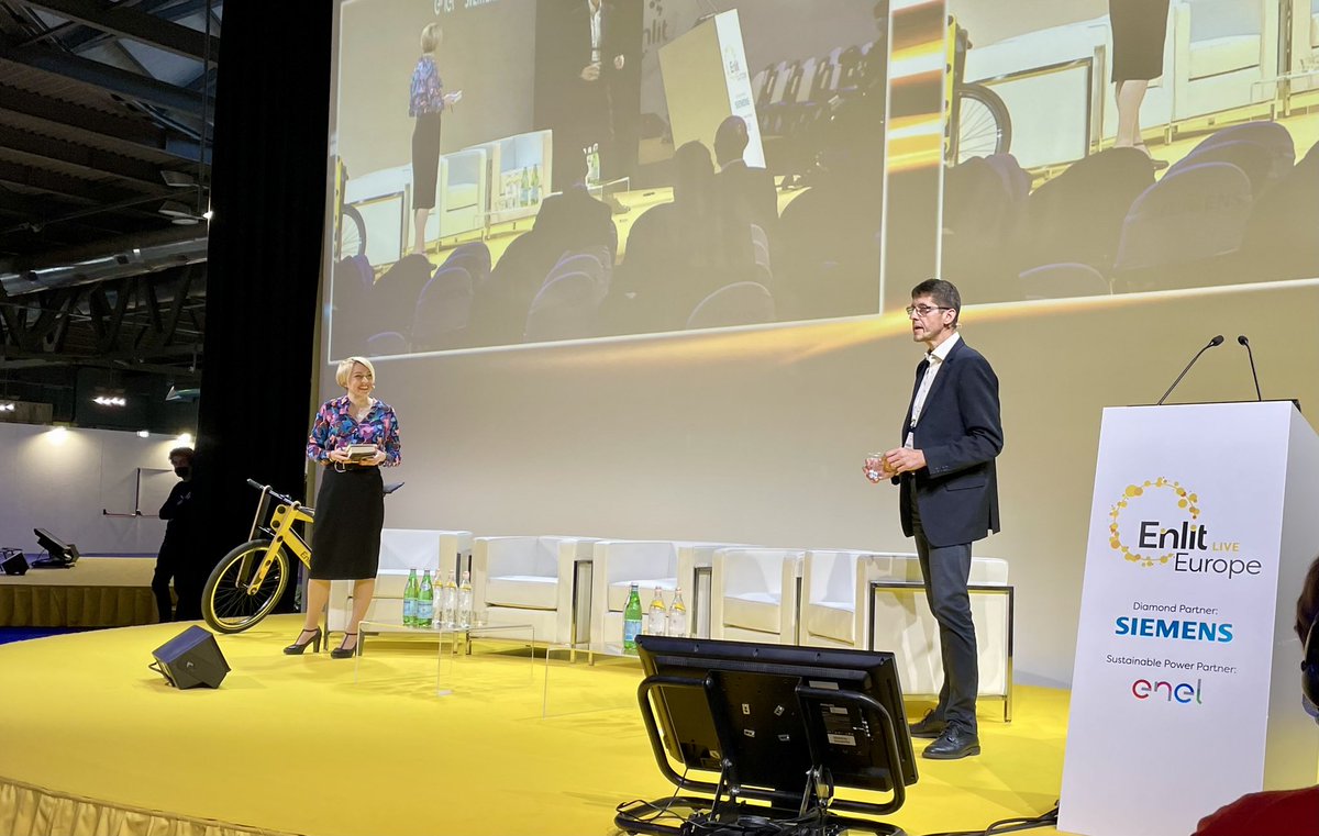 “Energy industry is ready for the energy evolution” <a href="/SiemensInfra/">Siemens Infrastructure</a> CTO Thomas Kiessling live in Milan <a href="/Enlit_Europe/">Enlit Europe</a>  #EnergyTransition #IAmEnlit