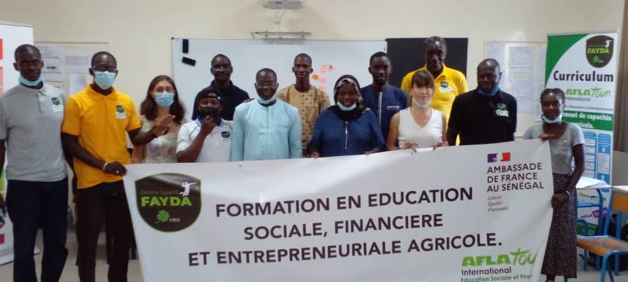 FranceoSenegal's tweet photo. #Warwi
👩🏫 🧑🏫 Lancement de la formation de maîtres volontaires des écoles franco-sénégalaise de Dial Diop et de Fann pour une sensibilisation à l'entreprenariat agricole dès le primaire à travers l'éducation sociale et financière.
#CentreSportifFayda https://t.co/UJhz4wa9cC