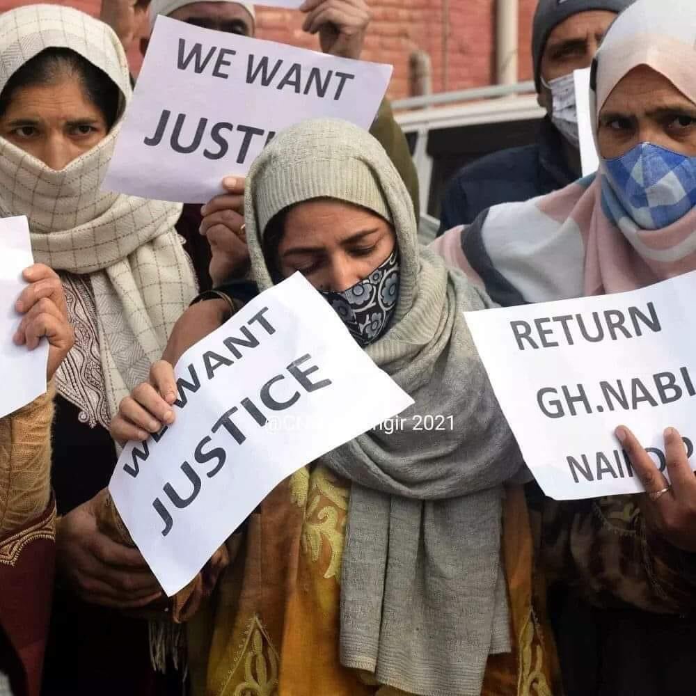 AfaqBhat8's tweet photo. Family members of Ghulam Nabi Nakioo ,a resident of Achbal Sopore demanded whereabouts of their kin, who is missing from past two months above https://t.co/OlwmkhPjus