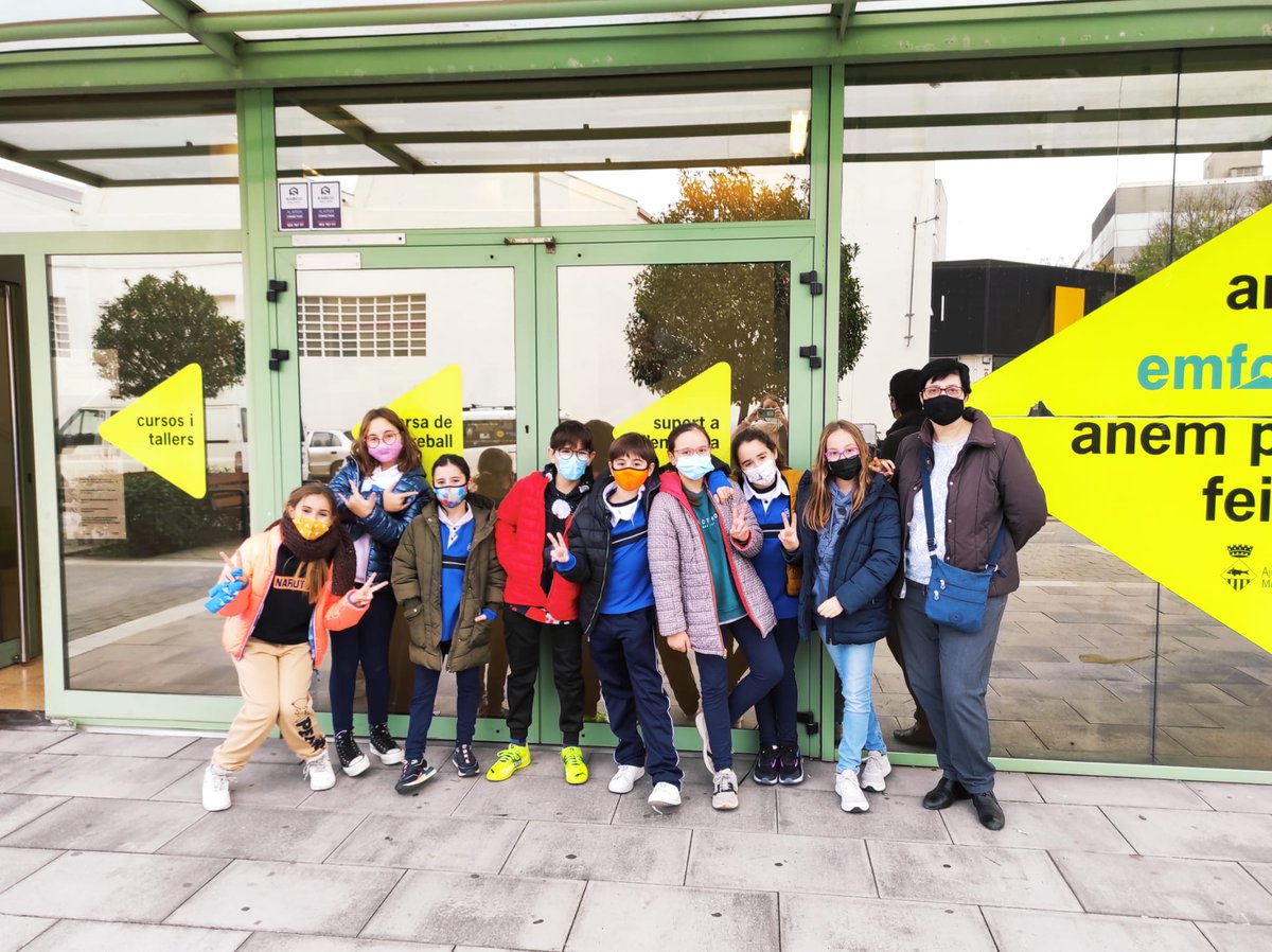 EMFOMollet's tweet photo. Les dues cooperatives escolars que han creat els alumnes de l'escola @lestomollet han presentat avui a #emfo @ajmollet la sol.licitud del NIF.
Endavant amb el projecte!
@diba #cueme #emprenedoria #valors https://t.co/MrSDpzQlJS
