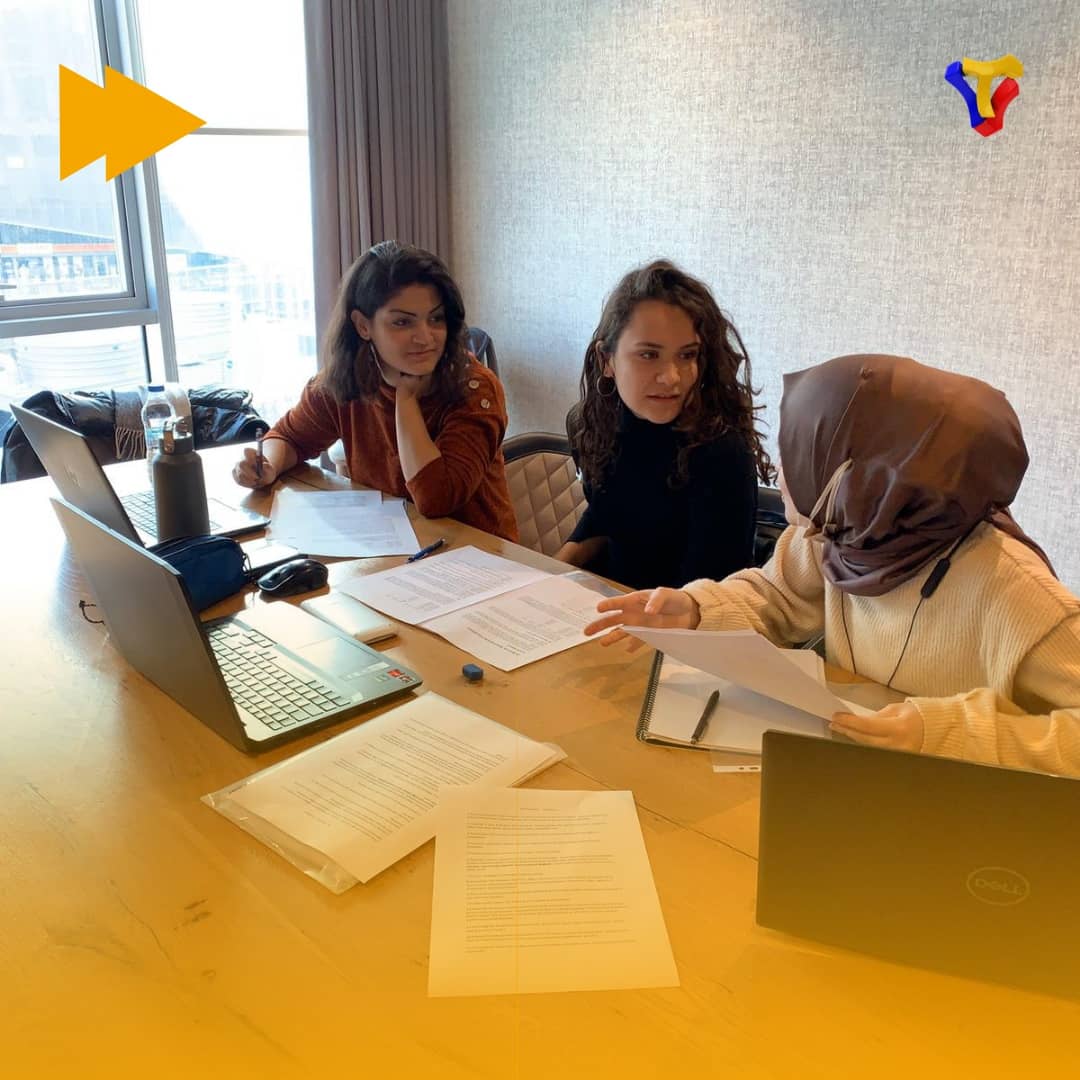 ETUEVT's tweet photo. 28 Kasım 2021 tarihinde @turkiyeemt bünyesinde gerçekleştirdiğimiz Vaka Analizi Yarışmasında birinci olan takımımız "Ağır Vaka" üyeleri Arda Edrem, Doğa Gemalmaz, Eren Dağsuyu ve Meryem Şırnak’ı tebrik ediyor, https://t.co/YM5z5oPKt0