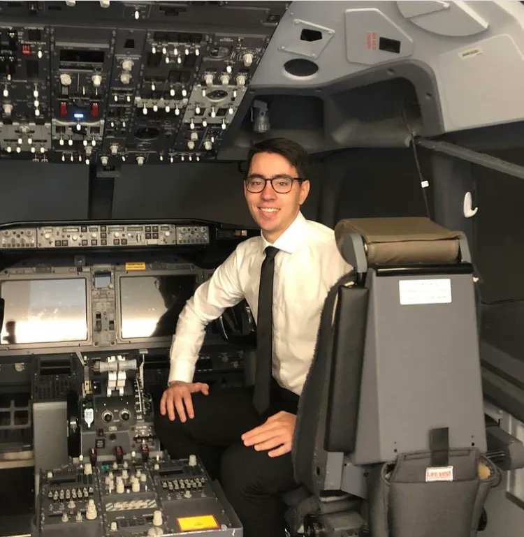 AirwaysAviation's tweet photo. Congratulations to our graduate Alessandro Dignazio who will be flying for Ryan Air very soon.
#AAAStudentAchievements #ryanair #Flying #commmercialpilot #successfulpilot https://t.co/qyUIRMzKm9