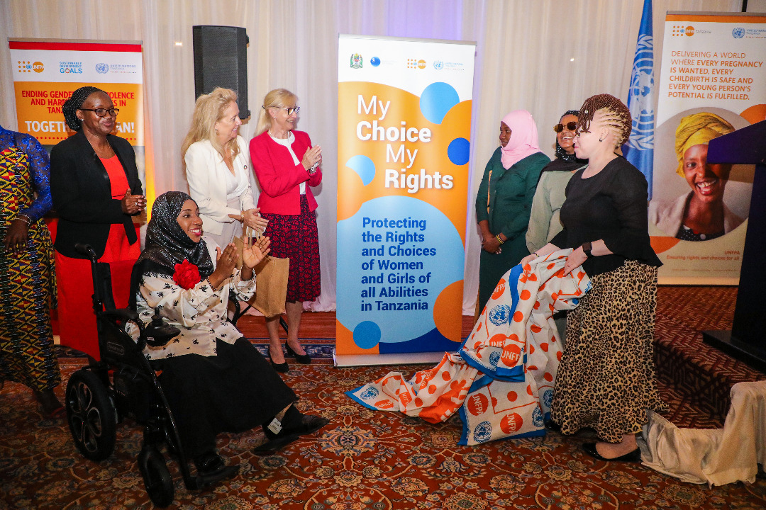 WiLDAFTz's tweet photo. Mradi wa Chaguo Langu Haki Yangu (My Choice My Right) unalenga kulinda haki za wanawake na wasichana wenye ulemavu Tanzania. 

Mradi huu unafadhiliwa na @UNFPATanzania na @FinnishEmbTZ na unatekelezwa na shirika la @WiLDAFTz.

#UlemavuSioKikwazo
#KomeshaUkatili https://t.co/thOxNxSG6g