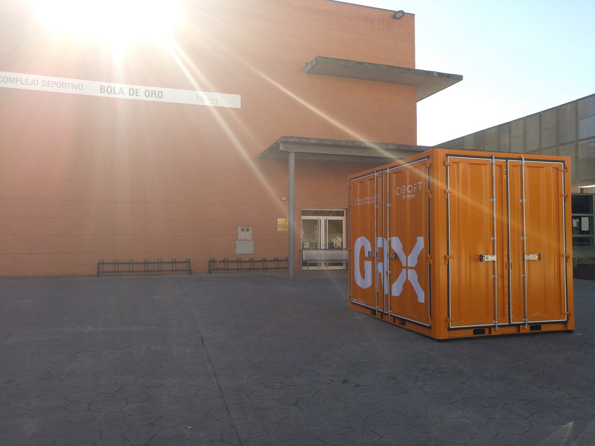 📢¡Se amplía la oferta de #CuboFit para los granadinos!

📍Ayer se instaló este Cubo Fit de la <a href="/ConcejaliaDXTgr/">Concejalía Deportes Granada</a>  en el Complejo Deportivo de Bola de Oro de Granada.

🙌🏼Cada vez son más los vecinos que pueden disfrutar del deporte seguro y al aire libre 🙌🏼