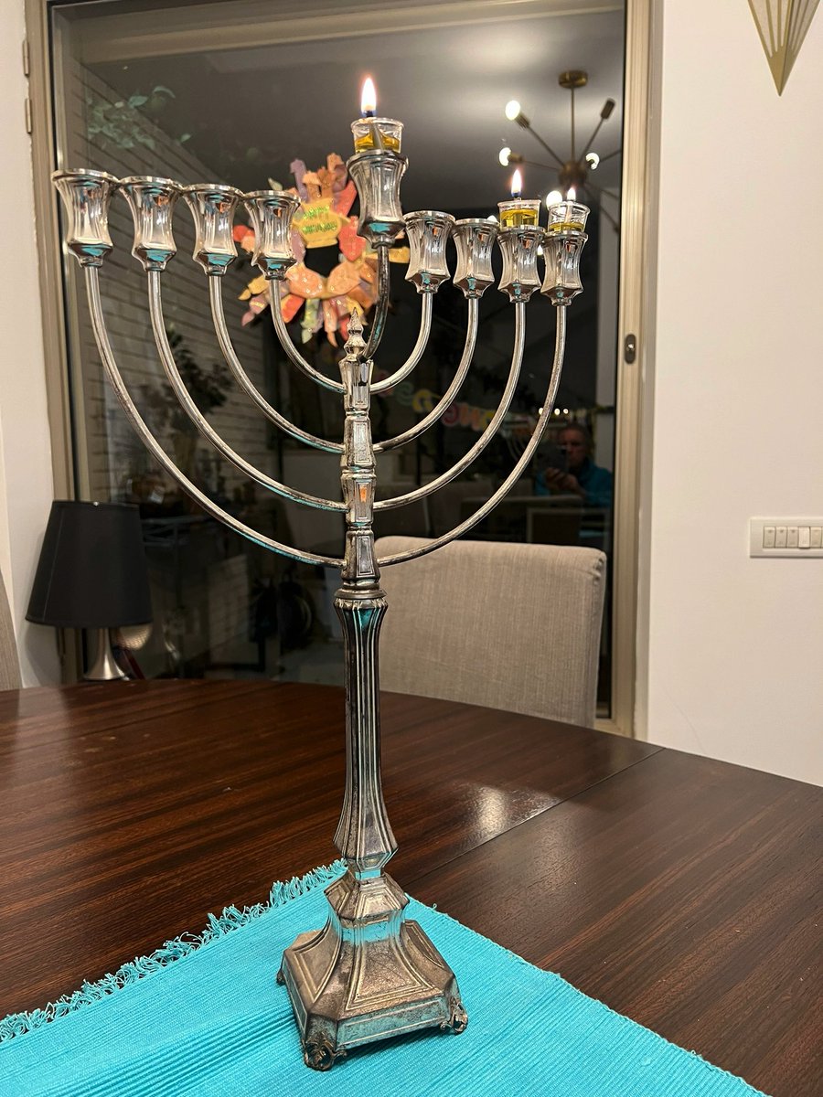 danielocarmon's tweet photo. Will you meet @Froim’s challenge and also light a candle of joy, peace and health on the occasion of this #Chanukah ? #Let_Light_In #HappyHanukkah https://t.co/qH0EowxXqT