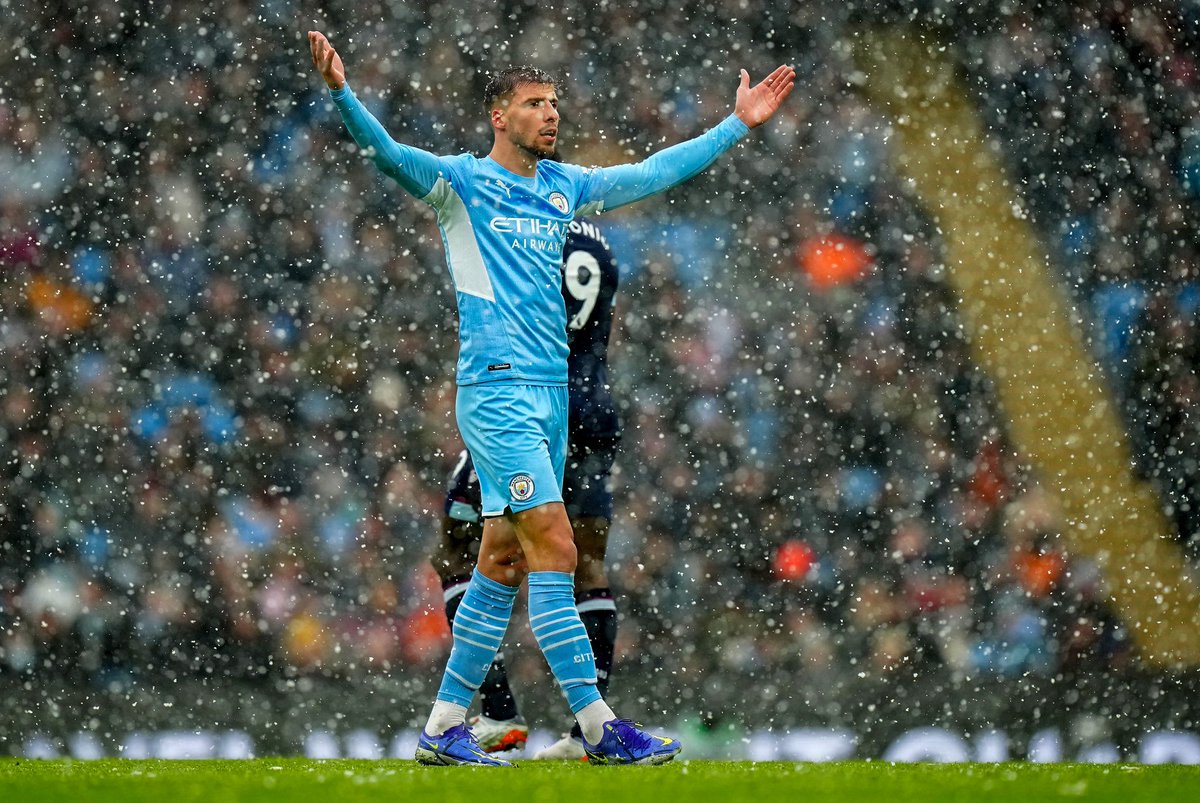 CabineSport's tweet photo. Rúben Dias eleito o melhor central do mundo em 2021 pela @ESPNFC https://t.co/uawWCG8vxp