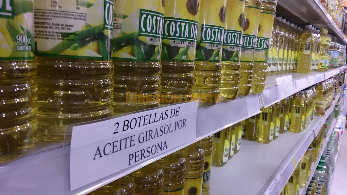 TraductorTeAma's tweet photo. El kirchnerismo es el único modelo económico que puede lograr que EL SEGUNDO mayor productor de aceite de girasol del mundo (después de Ucrania) tenga un cepo a su consumo.

Sobran dólares.
Sobra aceite.
No se nota porque sobra kirchnerismo https://t.co/U2OQaJQJPh