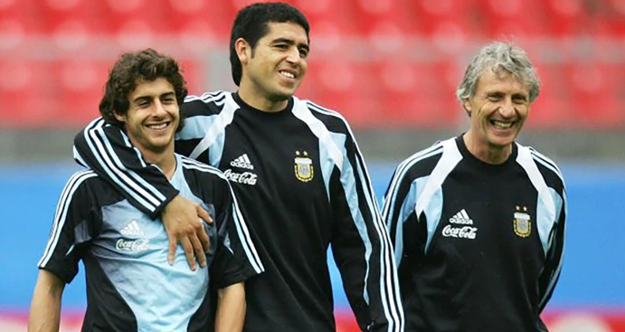 VSportsTM's tweet photo. José Néstor Pékerman es el nuevo entrenador de Venezuela🇻🇪. Ya llevó a Mundiales a Argentina 🇦🇷 y a Colombia 🇨🇴. Asumirá el desafío de clasificar a la única selección de CONMEBOL ⚽️ que jamás disputó la fase final de una Copa del Mundo. Que sea con éxito, PROFESOR. https://t.co/GMbLqcdAqy