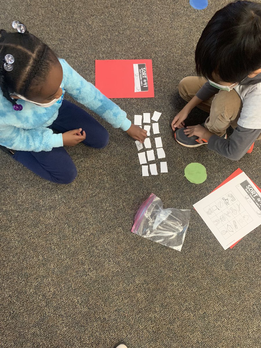 MissDs2Class's tweet image. Memory sort today with our short vowel sounds @oseDCSD