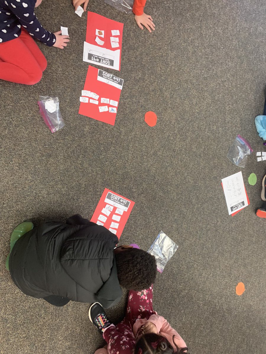 MissDs2Class's tweet image. Memory sort today with our short vowel sounds @oseDCSD