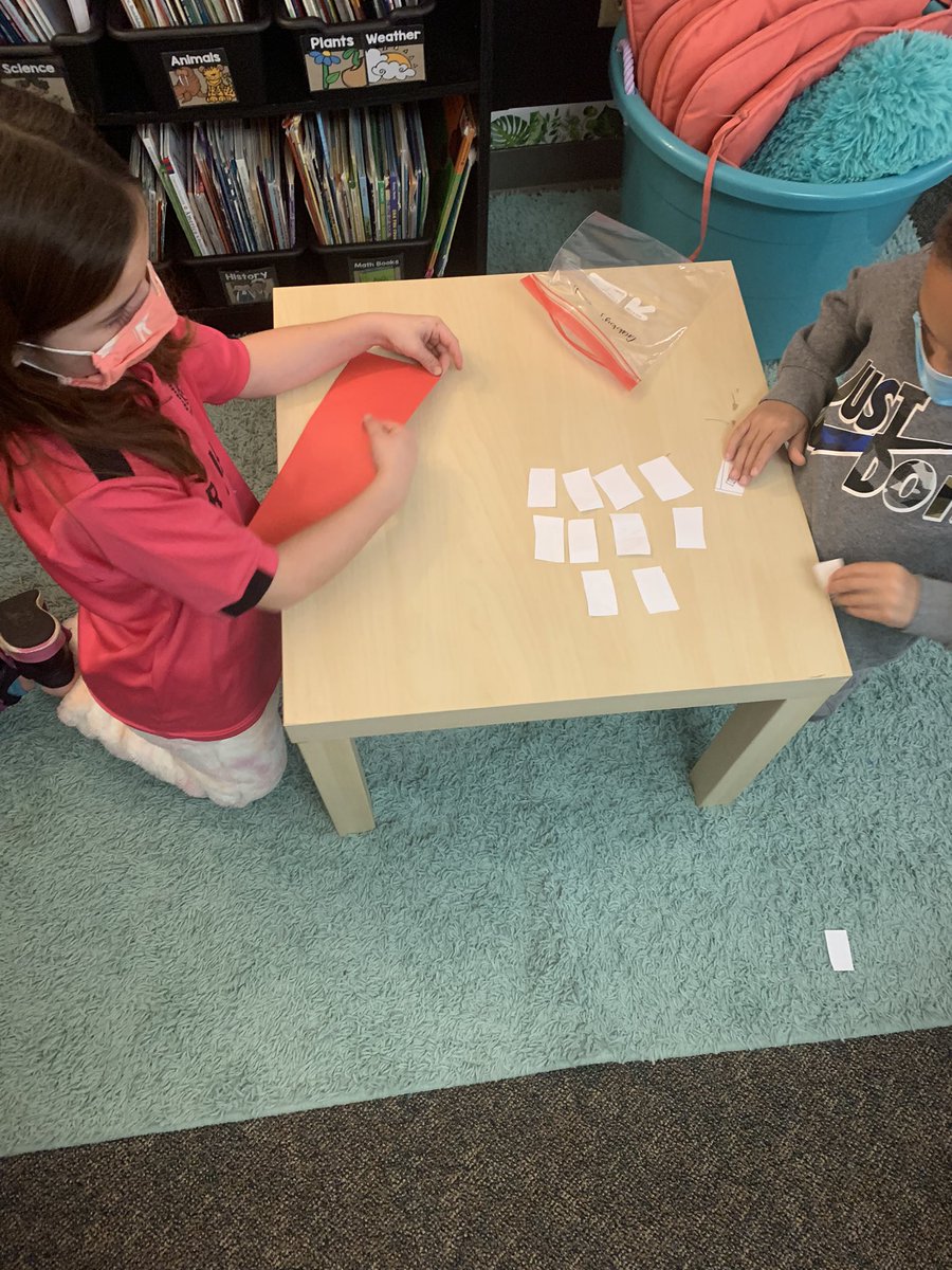 MissDs2Class's tweet image. Memory sort today with our short vowel sounds @oseDCSD