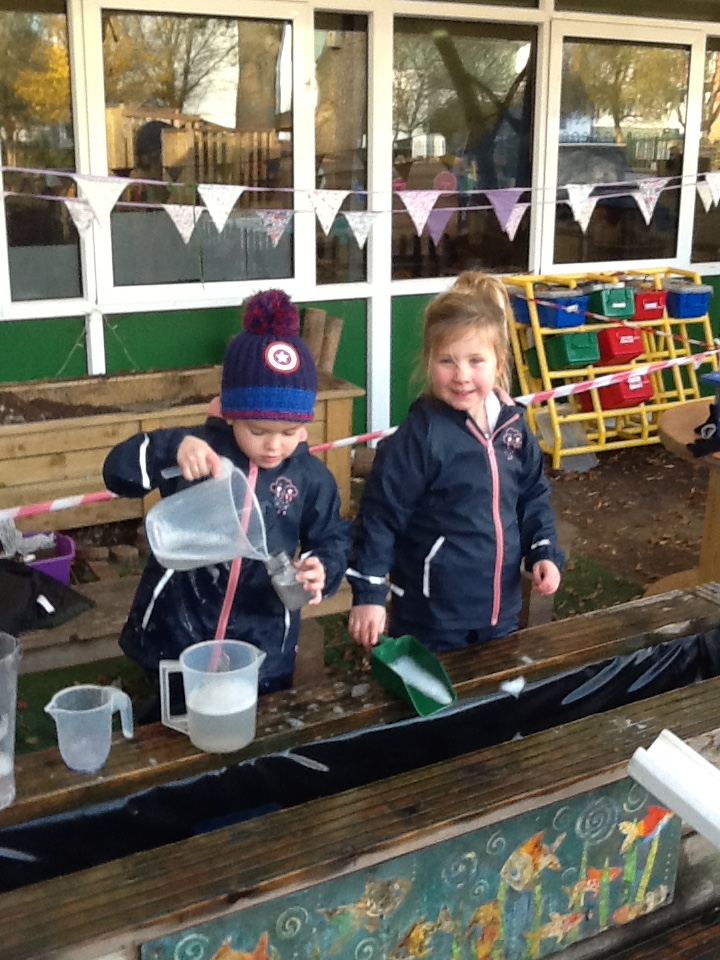 DucklingClass's tweet image. The reception children have been enjoying the water play without getting soaked!  Thank you so much to @willowspta for buying ten raincoats and waterproof trousers. @TheAntsClass
