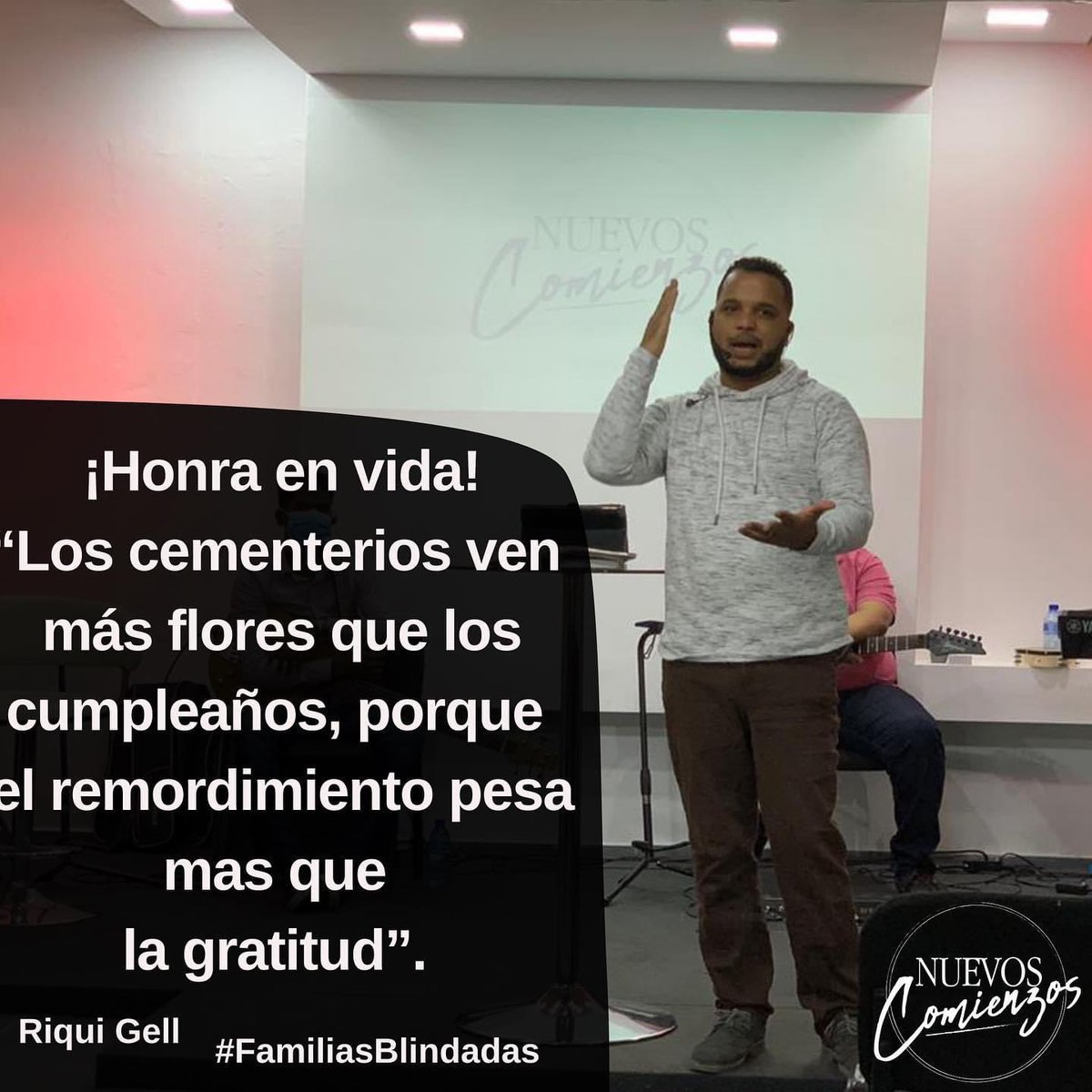 nuevocomienzord's tweet photo. Hay personas que visitan más a sus padres al cementerio, que lo que los visitaban en vida. Llevan flores, pero antes no llevaban ni un cilantro. ¡Aprovecha ahora, honra en vida! @riquigell  #FamiliasBlindadas 

#nuevoscomienzos #almarosa #iglesia #familia #Jesus #Honra #Padres https://t.co/TaUypqEALk