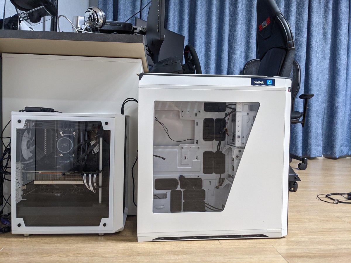 IAmHanYolo0's tweet photo. Retired the ol #nzxt #Switch810 and put it all in a nice compact #FractalDesign #Meshify case. Got tired of the full sized heavy boi. This new little one is so much lighter. And my GPU bracket support looking nice. https://t.co/0EN5Qk1ziT