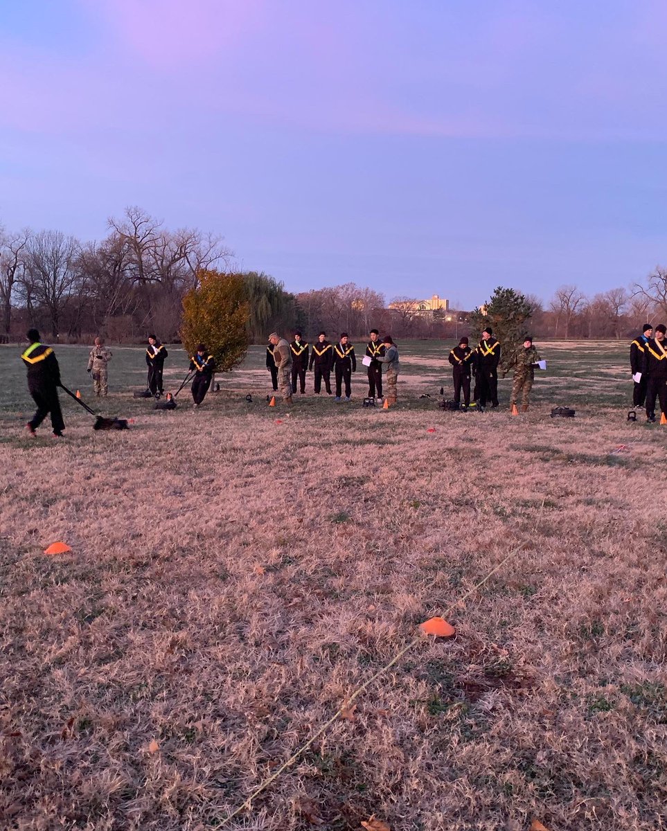 Gateway_ROTC's tweet photo. Gateway Battalion got after it this morning! Post-thanksgiving PT tests are fueled by Turkey 🦃😤
#leaningforward #leaderswanted #thanksgivingworkout
@USArmy
@ArmyROTC
@3rdROTCBrigade https://t.co/mNz1UHOGA3