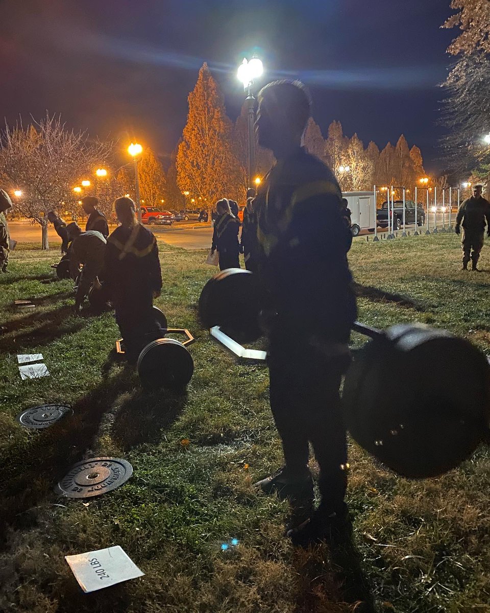Gateway_ROTC's tweet photo. Gateway Battalion got after it this morning! Post-thanksgiving PT tests are fueled by Turkey 🦃😤
#leaningforward #leaderswanted #thanksgivingworkout
@USArmy
@ArmyROTC
@3rdROTCBrigade https://t.co/mNz1UHOGA3