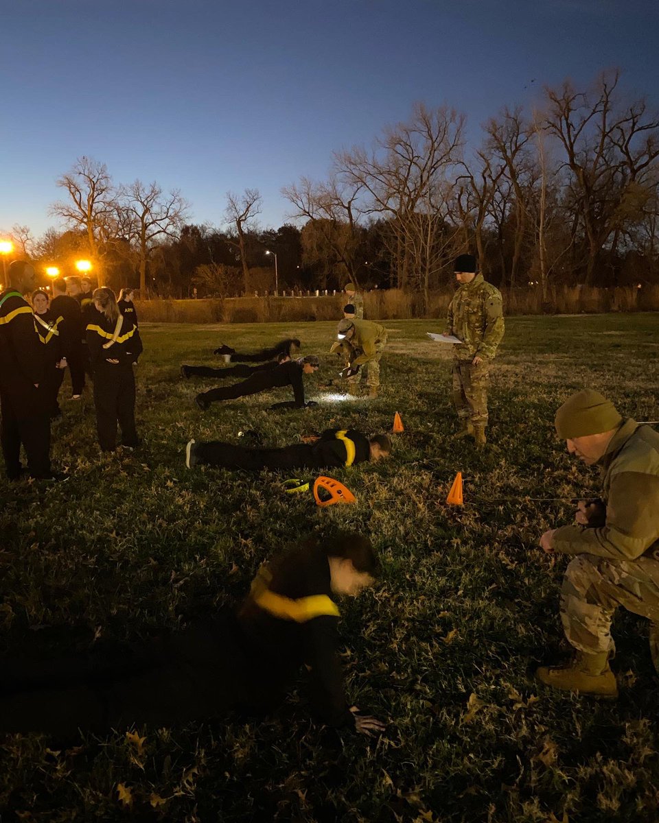 Gateway_ROTC's tweet photo. Gateway Battalion got after it this morning! Post-thanksgiving PT tests are fueled by Turkey 🦃😤
#leaningforward #leaderswanted #thanksgivingworkout
@USArmy
@ArmyROTC
@3rdROTCBrigade https://t.co/mNz1UHOGA3