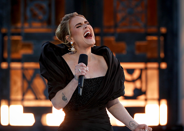 8NewsNow's tweet photo. JUST IN: @Adele  will be doing a Las Vegas residency starting in Jan. 2022. @CaesarsPalace #8NN 
DETAILS: https://t.co/tc8Oflvvsj https://t.co/cY95hKIvZc