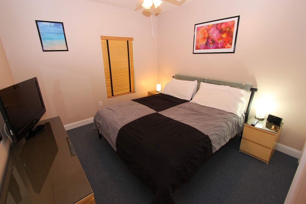 MBeachVillas_II's tweet photo. A large 6 #bedroom #Sunset Red Condo at Myrtle Beach is #perfect #vacation #spacious and #luxurious #accommodation available with MBVII to #experience #Family Kingdom Amusement #Park &amp; Broadway at the #Beach. https://t.co/qWb4otcosz https://t.co/Y0BuTcLypY
