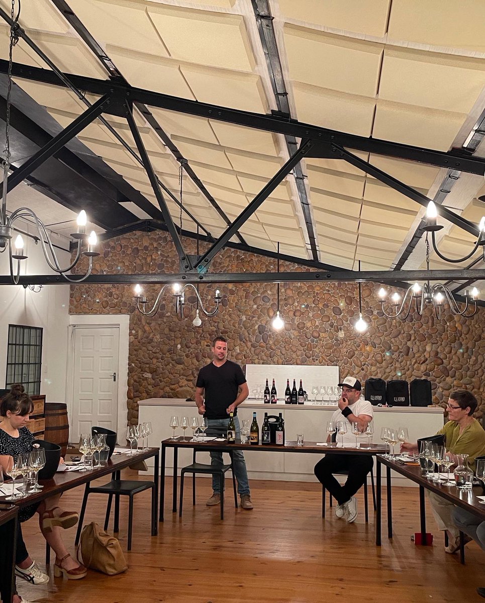 MaluLambert's tweet photo. Testalonga is on fire 🔥 Stand outs were the Cortez (chenin) and The Dark Side (syrah). Though every wine had its story to tell. More on that later. #wine #southafrica #testalonga #bandits #naturalwine https://t.co/QLhd8vjtLH