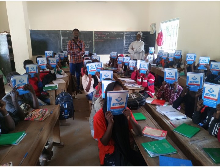 medzaproduction's tweet photo. #Crac du #TeamMedza 
Nous venons de procéder à la distribution des 4000cahiers contribution de Elton Sénégal dans le cadre de la Rse 
Les différents établissements scolaires de  Bargny remercie Elton Sénégal toujours au service de l éducation 
#Partagelene
@Macky_Sall
#kebetu https://t.co/TywNyDIjSk