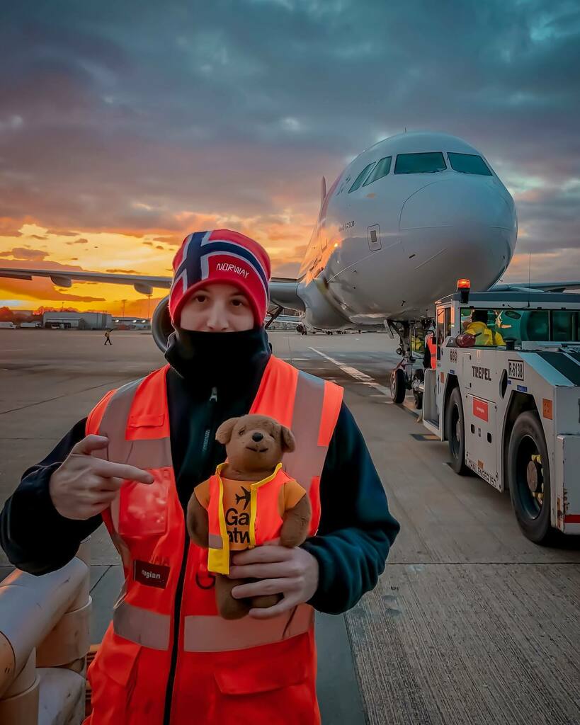 LGrima's tweet photo. Last week I met a V.I.B! A Very Important Bear @garygatwick 
🔸
🔸
🔸
@gatwickairport #LGW #GatwickAirport #RampLife #AirportLife #AVGeek #AVPorn #Aviation #Aircraft #Airplane #Plane #AviationDaily #MegaPlane #MegaShot #InstaPlane #InstaAviation #PlaneP… https://t.co/SqEwJpvDAO https://t.co/JvRSDjt2kZ