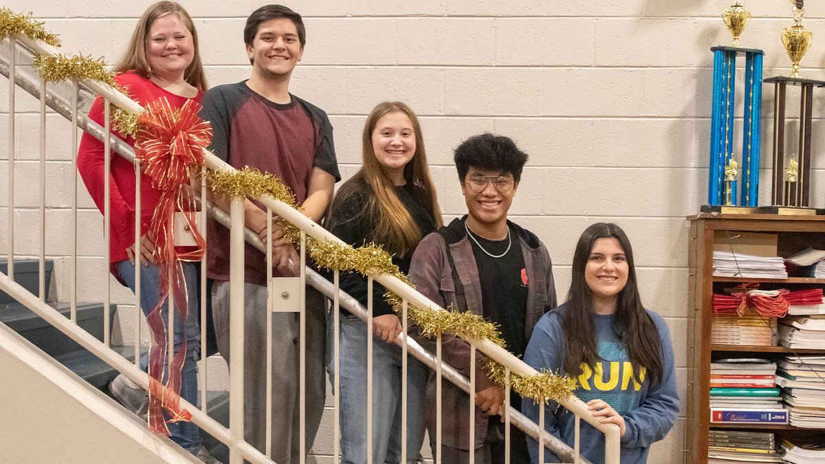 Congratulations to these five Science Hill students who were selected to the All-East Honors Choir. They include (left to right) Jaylen Lakey, Kolby Wilson, Caroline Peccia, Marcos Hillhouse and Taylor Robey. 

#TopperTuesday