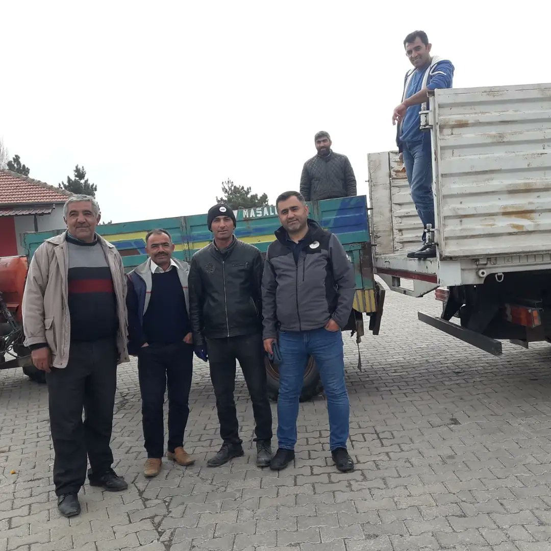 MURATRKER1's tweet photo. #Tohumdan #Sofraya #Ekmeklik #Buğday Projesi kapsamında Talas çiftçilerimize 1000 da alanda tohum dağıtımı gerçekleştirdik. Çiftçilerimize hayırlı ve bereketli bir sezon diliyoruz.
#üretenKayseri #gelisenTürkiye #işimizSaha #gücümüzSaha https://t.co/Mm53ioSMkL