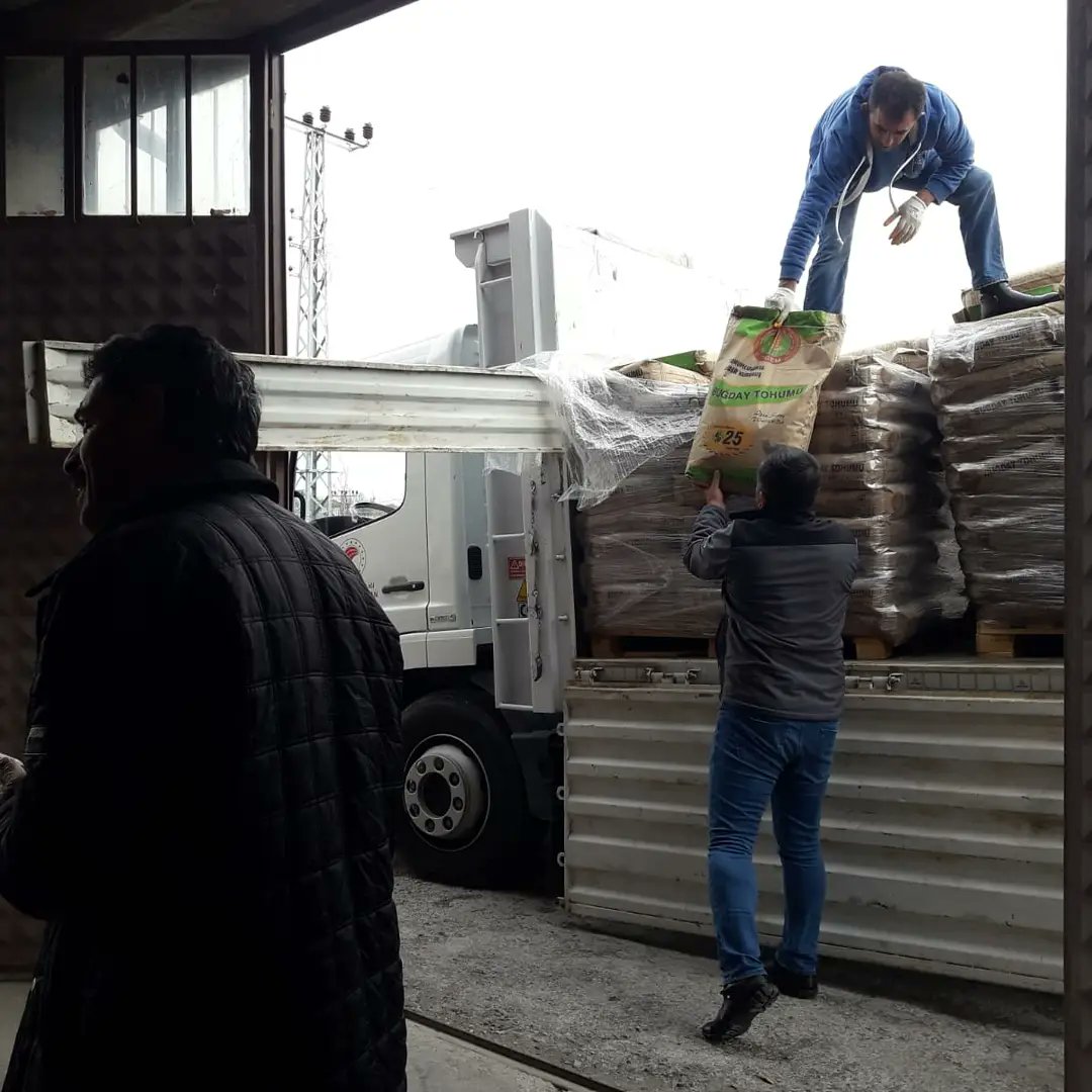 MURATRKER1's tweet photo. #Tohumdan #Sofraya #Ekmeklik #Buğday Projesi kapsamında Talas çiftçilerimize 1000 da alanda tohum dağıtımı gerçekleştirdik. Çiftçilerimize hayırlı ve bereketli bir sezon diliyoruz.
#üretenKayseri #gelisenTürkiye #işimizSaha #gücümüzSaha https://t.co/Mm53ioSMkL