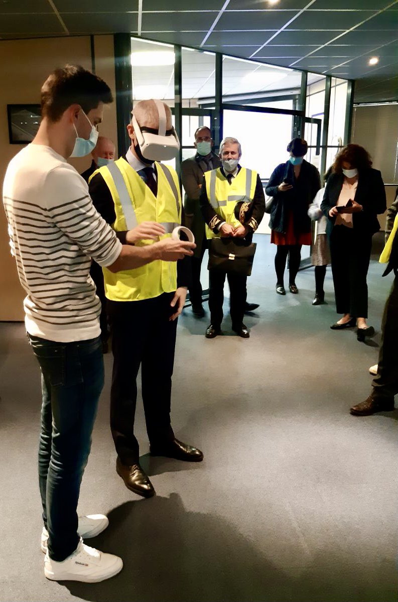 franckriester's tweet photo. Visite de @DADDecayeux, entreprise familiale 🇫🇷 qui a développé un savoir-faire unique dans la fabrication de boîtes aux lettres et de solutions innovantes click &amp; collect. La #TeamFranceExport est une nouvelle fois au rendez-vous pour vous accompagner à l'international. 🌍 https://t.co/6Jc9wwDzom