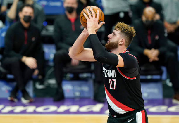 Jusuf Nurkic @bosnianbeast27 averaged 23 pts, 10.3 reb and 3.0 ast (66.6 FG%), for only 27.6 minutes on the floor in last three games. https://t.co/vNzsC1rKOB