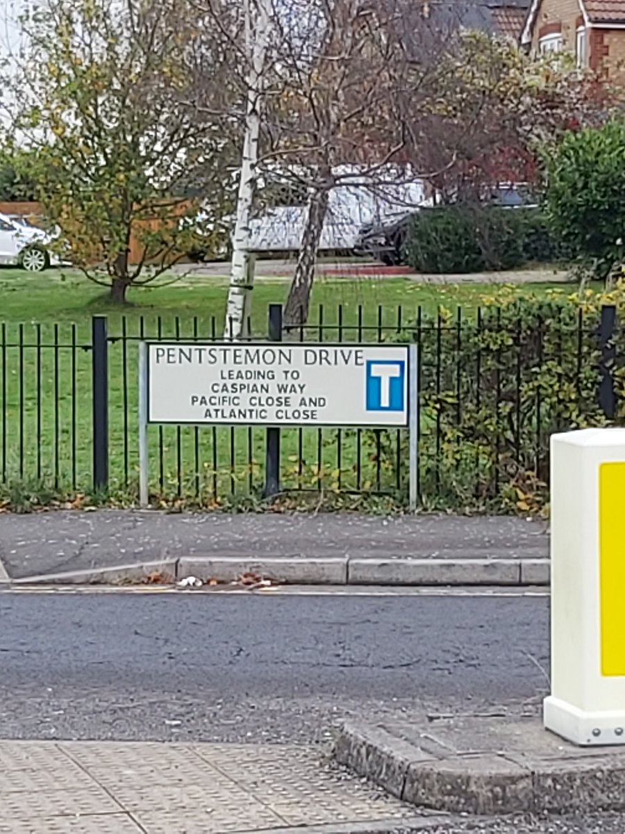 KentPoliceDart's tweet image. PCSO Mitchell has been outside Craylands School at pick up time following calls about parking issues on Penstemon Drive #RespectTheCommunity #KeepingDartfordSafe AM