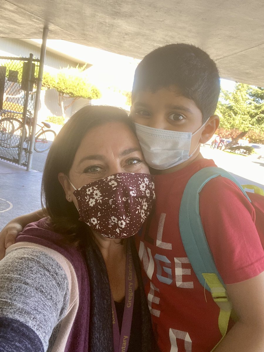 MsKoontzMDUSD's tweet photo. Kinder dismissal is a highlight of my day! Waiting for families we talk all things twinning, Pokémon, fast cars and weekend adventures! 💜🐊 #gatorprin https://t.co/NY4lGapOv6