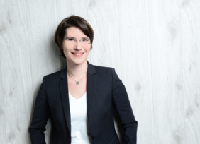 FK4_BUW's tweet photo. Ein herzliches Willkommen an Dr. Jana Günther, neue Juniorprofessorin für Theoretische #Elementarteilchenphysik. 
Frau Günthers Forschungsschwerpunkt ist die Erforschung des #QCD-Phasendiagramms mit Methoden der #Gittereichtheorie.
#Physik
https://t.co/lTy3OvKyLi https://t.co/0zJF27qRao