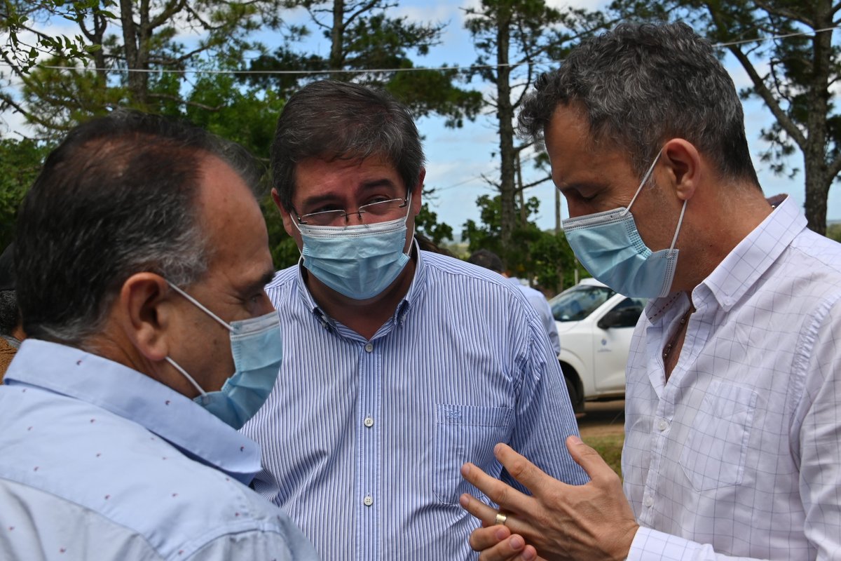 ASSEcomunica's tweet photo. 👉Por su parte, el Intendente de Lavalleja, Mario García, destacó que se trata de una localidad que siempre está tratando de salir adelante y destacó la rápida respuesta de las autoridades de ASSE. https://t.co/xPzgmpaFMz