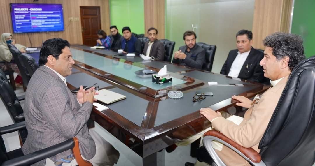 STITKPGovt's tweet image. Director General @dostkpgovt, Mr Sajid Shah, briefed the Honorable Minister @AtifKhanpti on progress regarding ongoing and new projects. Meeting was also attended by Secretary ST&amp;amp;IT; Dr. Amber Ali Khan.

#stitkp #dostkp #scienceForKP