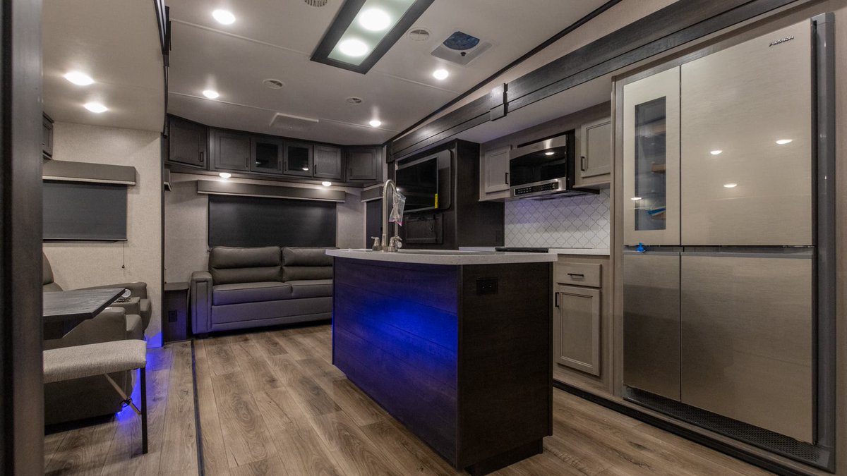 TerryTownRV's tweet photo. See new sights and experience new adventures in the 2021 Highland Ridge Mesa Ridge XLT MF294RLS.

It features:
✅ Room to sleep 6
✅ A Center kitchen with Chairs
✅ Rear living area 
✅ Center bathroom

For pricing and more information, give Tyler a call at (616) 213-0757. https://t.co/IlOMT39Uvm