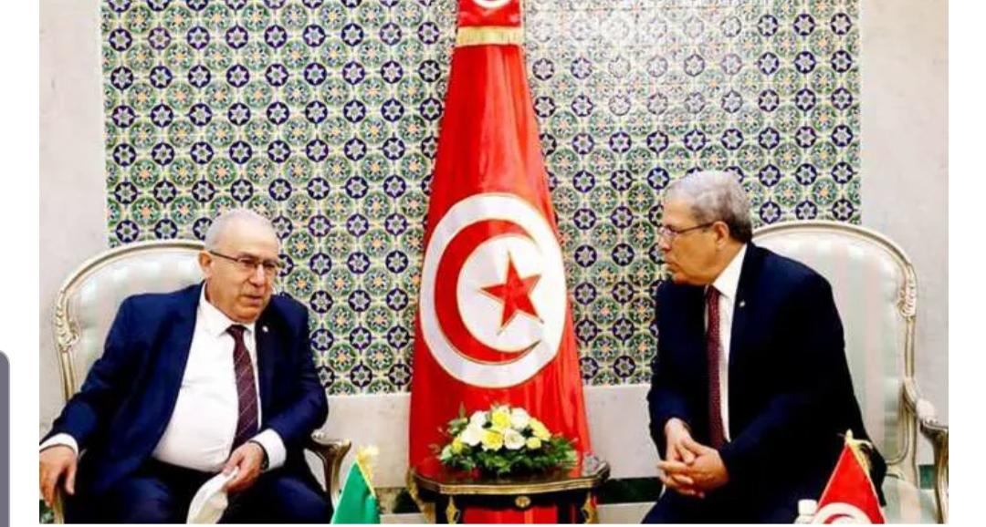 AYMENME_DR's tweet photo. A la capitale sénégalaise, #Dakar, où il participe au 8e Forum de coopération sino-africain, le ministre des Affaires étrangères et de la Communauté nationale à l’étranger, Ramtane #Lamamra, s’est réuni avec son homologue tunisien, Othman #Jerandi. https://t.co/ccjfJ26zhc