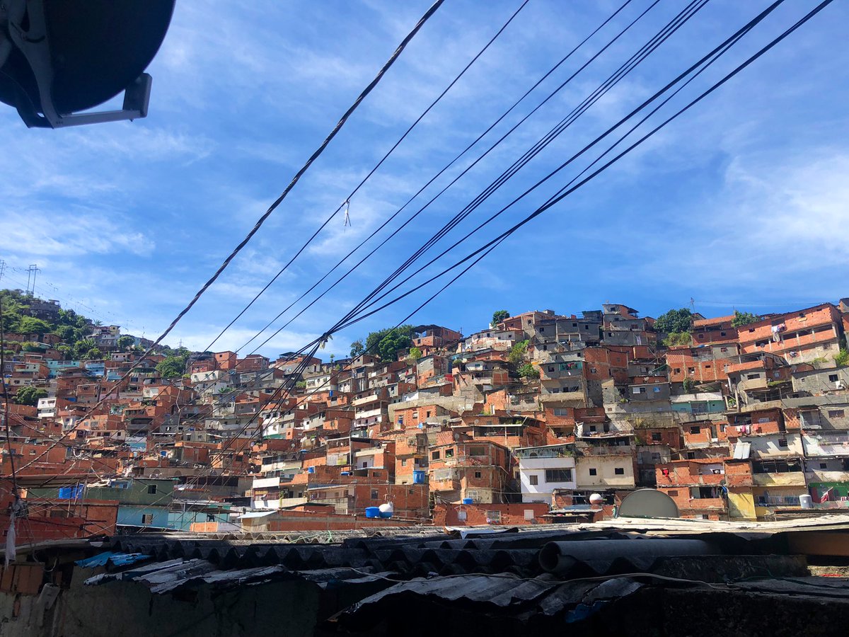 angeloranfer's tweet photo. No importa el tamaño de la oscuridad, sino el poder de la luz.🙌

Hoy #30Nov Visitamos el sector de los #Sintechos en la parroquia #SantaRosalia 🇻🇪Juntos a @mileblan llevamos un desayuno 🫓🥤a más de 80niños de este sector. 

#HazElBien #AyudanosAAyudar https://t.co/ajQkMyJcCi
