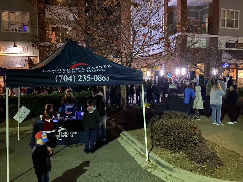 CSUSAhq's tweet image. The 3rd year in a row partnering with Langtree Lake Norman for the🎄 tree lighting. Congratulations to the band &amp;amp; chorus at @LangtreeCharter for a phenomenal first performance earlier this month! #Langtree #MoresvilleNC #Moresville #Community #SchoolChoice